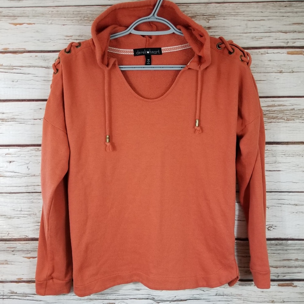 Derek Heart Copper Top with Laces, size Medium